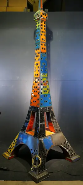 Product image 6 of the product “Eiffel Tower, 230cm height, sculpture from upcyceled oil barrel. 2 parts ”