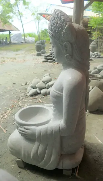 Product image 6 of the product “The sculpture is Princess of Bali (Seated Ladies) made from Riverstone, H. 93 cm ”