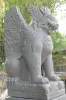 Artikelbild 7 des Artikels “Set von Singa Ambaraja, bestehend aus der Skulptur und dem Sockel. Gesamthöhe ist 223cm “