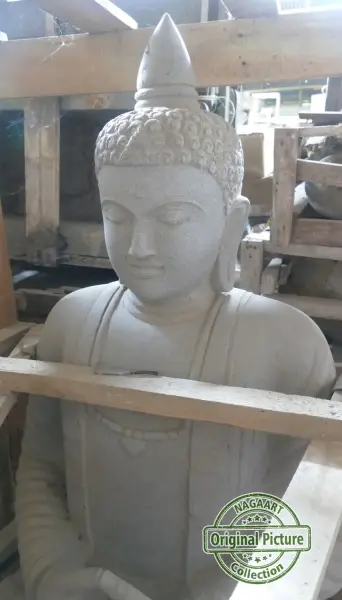 Artikelbild 7 des Artikels “Sitzender Buddha, thailändisch inspiriert, 115 cm hoch. Flussstein grau “