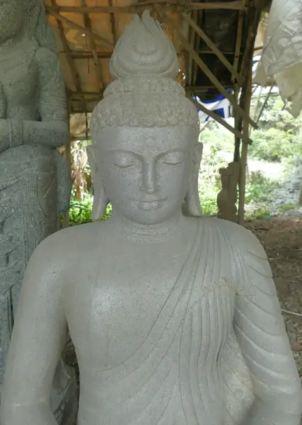 Artikelbild 8 des Artikels “Sitzender Buddha aus Flussstein in Dhyana-Stellung - Geste der Meditation, H. 138 cm “