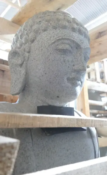 Artikelbild 8 des Artikels “Sitzender Buddha aus hochwertigem Flussstein mit der Handgeste 