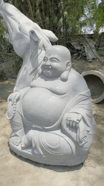 Product image 8 of the product “Seated Chinese Buddha, 122 cm height, riverstone ”