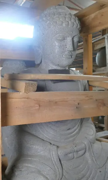 Artikelbild 9 des Artikels “Sitzender Buddha aus hochwertigem Flussstein mit der Handgeste 